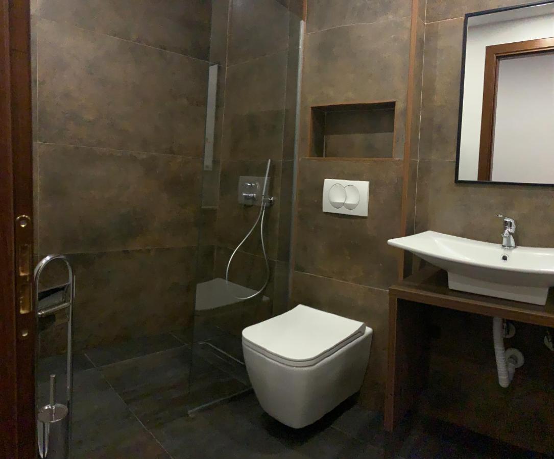 Vladimir Estate Hotel จีโรคาสเตอร์ ภายนอก รูปภาพ