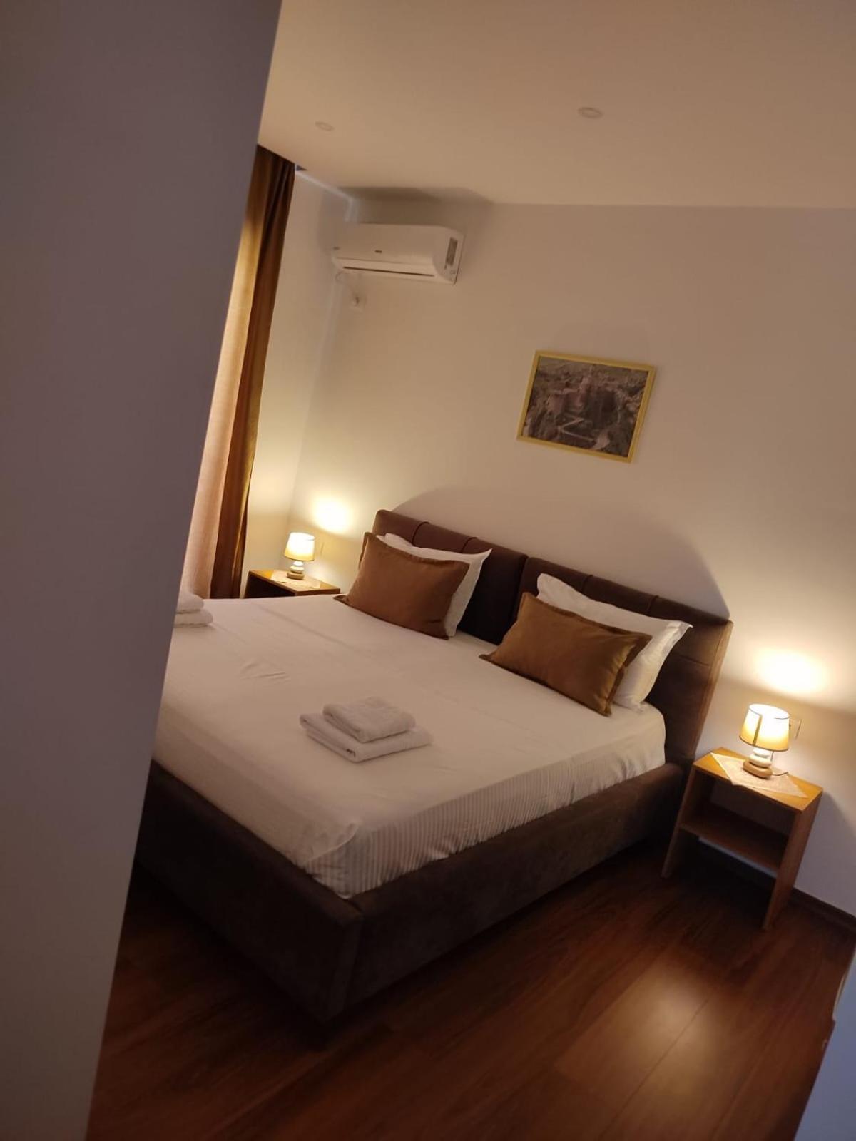 Vladimir Estate Hotel จีโรคาสเตอร์ ภายนอก รูปภาพ