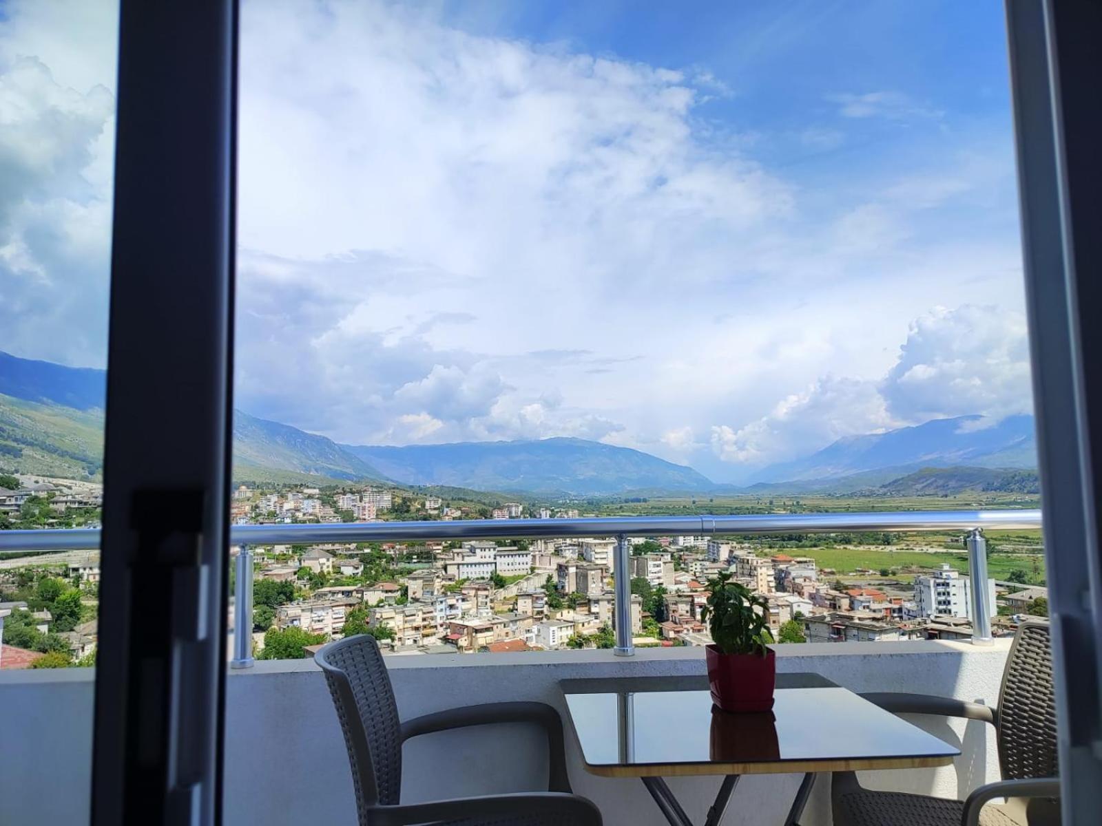 Vladimir Estate Hotel จีโรคาสเตอร์ ภายนอก รูปภาพ